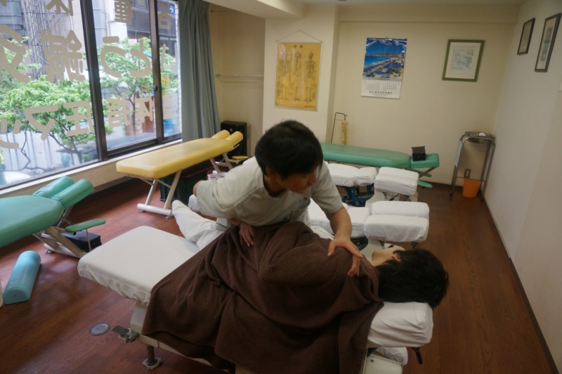 スタッフが取得している国家資格「あん摩マッサージ指圧師」ってどんな資格？